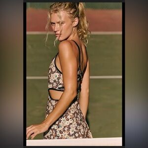 FREE PEOPLE
One More Serve Printed Skortskie -L